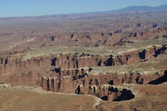 Wide canyon landscape with deeply cut gorges and red rocks, Canyonlands National Park, Island in