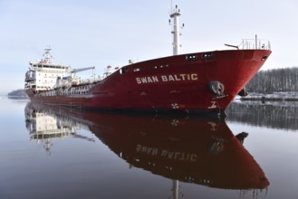 Tanker SWAN BALTIC sails in the Kiel Canal, NOK, Kiel Canal, Schleswig-Holstein, Germany