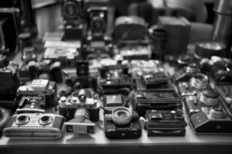 Photographica, old photo equipment, cameras, lenses, display, black and white, photo exchange,