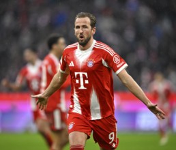 Goal celebration Harry Kane FC Bayern Munich FCB (09) Rain, Football Bundesliga, Allianz Arena,