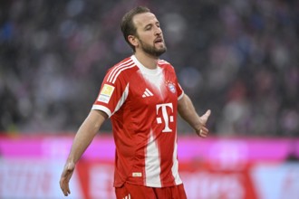 Harry Kane FC Bayern Munich FCB (09) disappointed gesture gesture rain, Football Bundesliga,
