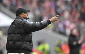 Coach coach Vincent Kompany FC Bayern Munich FCB on the sidelines gesture gesture rain, soccer
