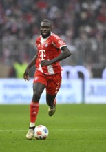Dayot Upamecano FC Bayern Munich FCB (02) Action on the ball Rain, Football Bundesliga, Allianz