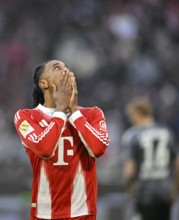 Michael Olise FC Bayern Munich FCB (17) disappointed Portrait Gesture Gesture Look up, Rain,