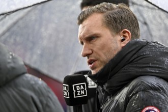 Sports board member Markus Krösche Eintracht Frankfurt SGE Portrait under screen in interview