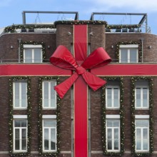 Large red ribbon on a house façade in the run-up to Christmas, Roermond, Limburg province, the