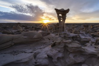 Captivating sunrise over unique hoodoo formations in Bisti De-Na-Zin Wilderness, New Mexico, USA