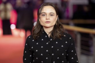 Lena Urzendowsky on the Red Carpet in front of the closing gala of the 76th Berlinale at the