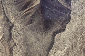 Patterns in a sandy, dry desert landscape with geoglyphs, the geoglyphs and drawings in the desert
