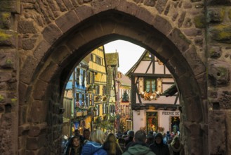 Christmassy decorated half-timbered houses, Christmas market, Riquewihr, Grand Est, Haut-Rhin,