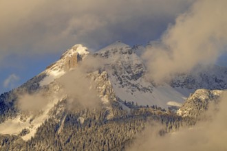 The Rofan Mountains seen from Gallzein. Starting from the left: Rotspitze, Hochiss, Spieljoch,