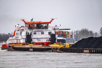 Veerhaven-4 push association with coal for the coking plant of Hüttenwerke Krupp-Mannesamnn, HKM,