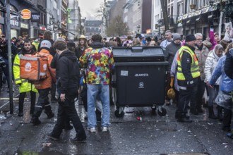 Public order office checkpoint on Bolkerstraße, access to the old town, check for glass bottles,