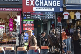 Istanbul, Turkey 9th January 2025 A Turkish currency exchange office in a busy shopping street near