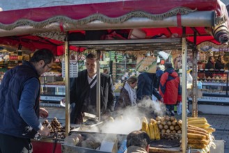 Istanbul, Turkey. January 7th 2025 Roasted chestnuts and grilled corn on the cob being served from