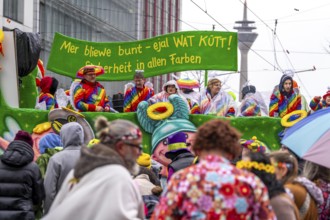 Rose Monday procession in Düsseldorf, theme floats and foot groups of the carnival societies and