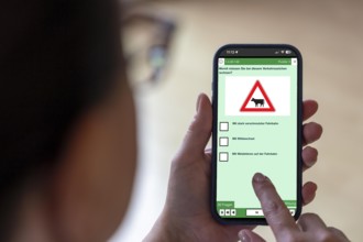 Symbolic image, preparation for the driving test via a smartphone app, learning theory via an app,