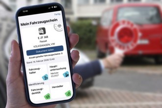 Symbolic image, digital vehicle license, in the i-car app of the Federal Motor Transport Authority,