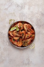 Fried king prawns, in shell, with spices, size 30/40, unpeeled shrimp, homemade, no people