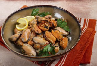 Mussels no shell, boiled, mussels, peeled, in a bowl, with lemon and parsley, Chilean mussels, top