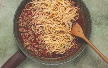 Spaghetti Bolognese, top view, in a frying pan, close-up, without people, homemade