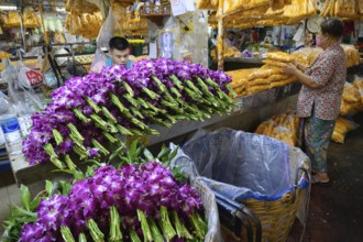 Bangkok, Thailand. March 2rd 2025. Thai workers inside Pak Khlong Talat-Bangkok Flower Market, a