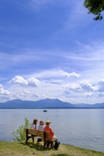 Seniors, family, couple on a rest area, Fraueninsel, Chiemsee, Chiemgau, Upper Bavaria, Bavaria,