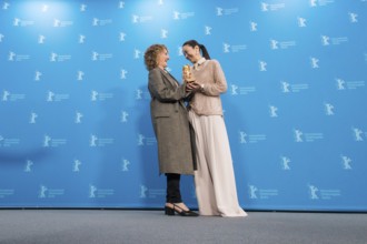 Tricia Tuttle (Artistic Director of the Berlinale) and Michelle Yeoh with the Golden Bear at the