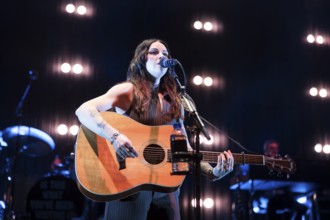 Amy Macdonald live on Is This What You've Been Waiting for? Tour in Berlin's Tempodrom on 11.02