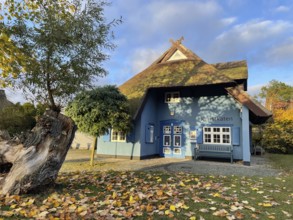 Galerie Kunstkaten, Künstlerdorf und Baltic resort Ahrenshoop, architecture, tradition, houses with