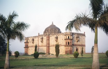 Qila-i-Kuhna Mosque, Mosque of the Old Fort, located within the complex of the Purana Qila Old