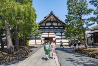 Japanese woman dressed in kimono in front of Kenninji Hombo, Kennin-ji Buddhist Temple,
