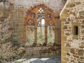 Gnadenberg Abbey, former monastery of the Birgitten Order, Gothic tracery window on the ruins of