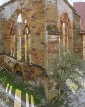Gnadenberg Abbey, former monastery of the Birgitten Order, Gothic tracery windows on the ruins of