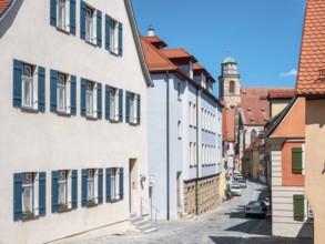 Alley with cobblestones and town houses, behind St. Georg Cathedral, Dinkelsbühl, Middle Franconia,