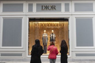 Vienna, Austria. October 15th 2024 Window shoppers outside Dior shop, luxury fashion brand in