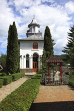 Biserica Sfantul Ierarh Nicolael, Saint Nicholas Church, with cemetery, in the municipality of