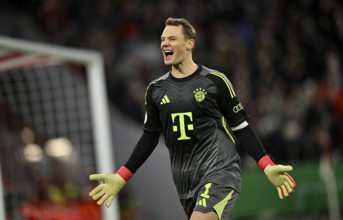 Cheering, goal celebration, goalkeeper Manuel Neuer FC Bayern Munich FCB (01) Football Bundesliga,