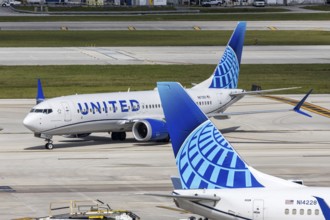 A United Airlines Boeing 737 MAX 8 aircraft with license plate N67350 at Fort Lauderdale airport,