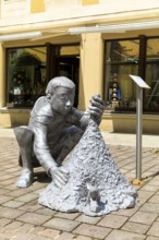 Silver figure claw boy by Christoph Rossner in Petersstraße, stop on the Siberweg adventure trail