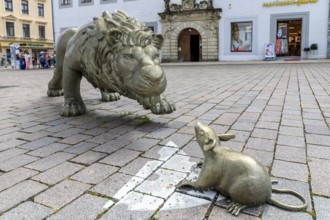 Silver figure of Otto's Lion by Joscha Bernder at the town hall, stop on the Siberweg adventure