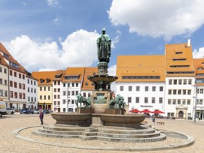 Fountain monument with city founder Otto the Rich and 4 heraldic lions on the Obermarkt in
