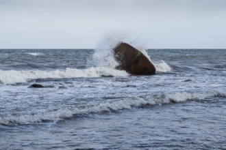Surf on Schwanenstein, boulder in the sea, Hankenufer, Lohme, Jasmund, Rügen, island, Baltic Sea,