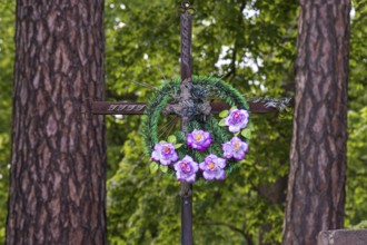 Artificial flower mix on a cross, Lützenhofer cemetery Lychakivsky cemetery, Lviv, Galicia, Ukraine