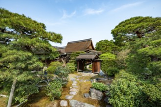 Way to a small gate, Gonaitei Garden, Japanese Garden, Kyoto Imperial Palace, Kyoto, Japan
