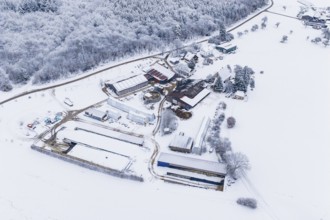 Snow-covered farm in the middle of a snowy landscape with adjacent forests, Haselstaller Hof,