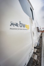 Side view of a train with the imprint 'bw egt' and a lion logo, battery electric train Siemens
