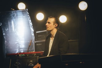 Pianist Johannes Aue from Billions live on 10 years of cocaine and raspberry ice cream tour 2026 in