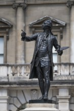 Statue of Sir Joshua Reynolds in the courtyard of the Royal Academy of Arts, Art Gallery and Art
