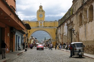 Arco de Santa Catalina Archway, Old Town, Antigua, Sacatepéquez Department, Guatemala